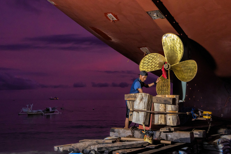 Maria Adriani - Merapikan baling baling